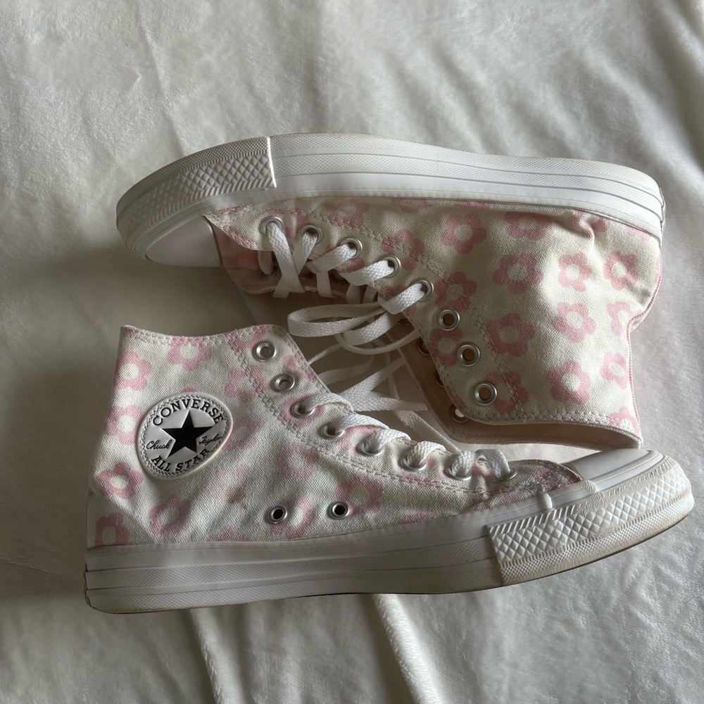 Converse Women's High-Top Sneakers - Pink and White Floral Size 7 Mens 9